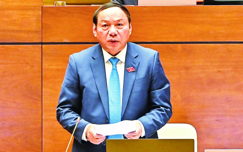 Bộ trưởng Văn hóa, Thể thao và Du lịch Nguyễn Văn Hùng.