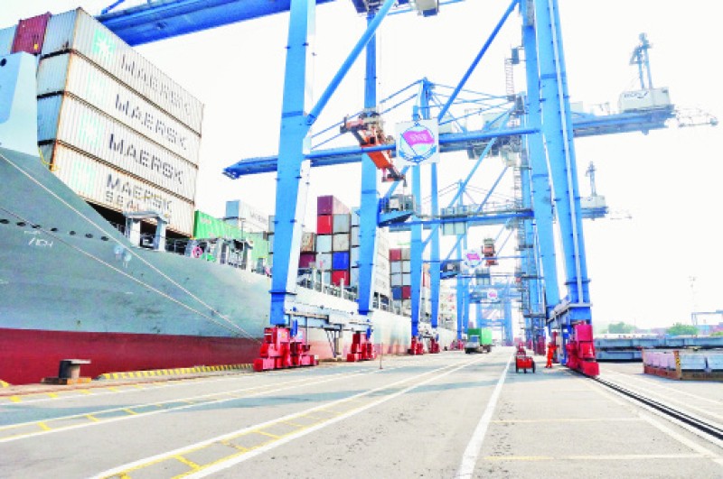 Vận chuyển hàng hóa xuất, nhập khẩu tại Cảng Cát Lái (thành phố Thủ Đức).