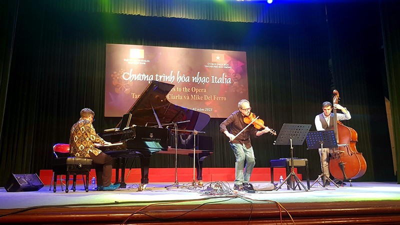 Chương trình hòa nhạc hướng tới kỷ niệm ngày thiết lập quan hệ ngoại giao Việt Nam-Italia. (Ảnh ĐẠI SỨ QUÁN ITALIA TẠI VIỆT NAM)