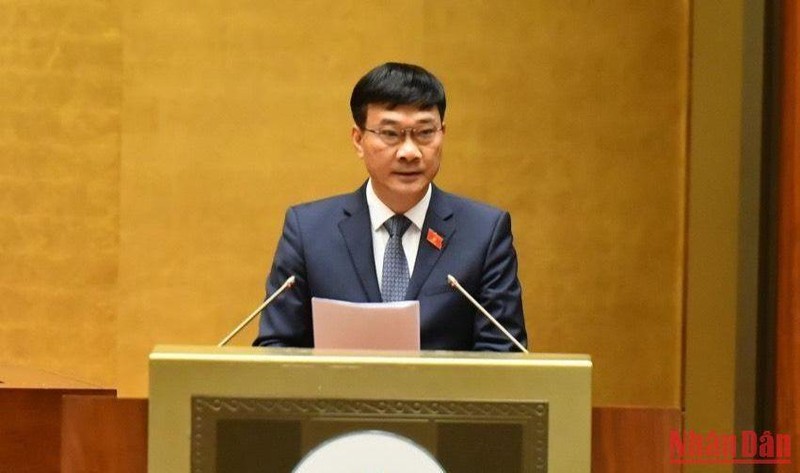 Chủ nhiệm Ủy ban Kinh tế của Quốc hội Vũ Hồng Thanh trình bày Báo cáo thẩm tra. (Ảnh: ĐĂNG KHOA)