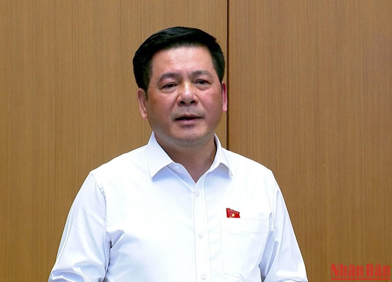 Bộ trưởng Công thương Nguyễn Hồng Diên phát biểu trong phiên thảo luận tổ sáng 22/10. 