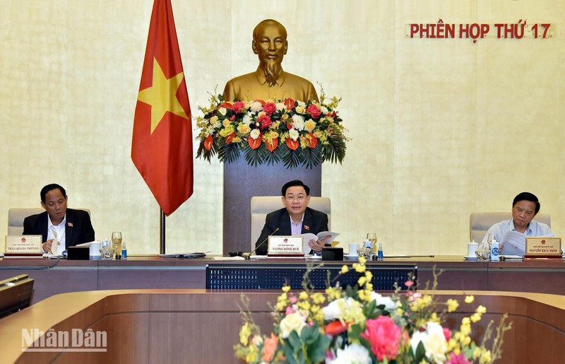 Chủ tịch Quốc hội Vương Đình Huệ điều hành nội dung phiên họp chiều 28/11. (Ảnh: DUY LINH)