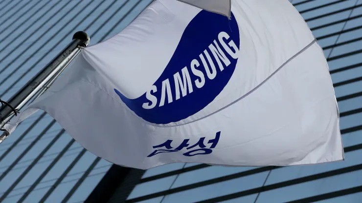 Samsung là công ty mới nhất gia nhập danh sách các tổ chức cấm nhân viên sử dụng công nghệ AI tạo sinh. (Ảnh: Getty Images)