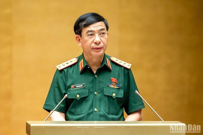 Bộ trưởng Quốc phòng, Đại tướng Phan Văn Giang trình bày Tờ trình về dự án Luật trong phiên họp chiều 26/5. (Ảnh: DUY LINH)