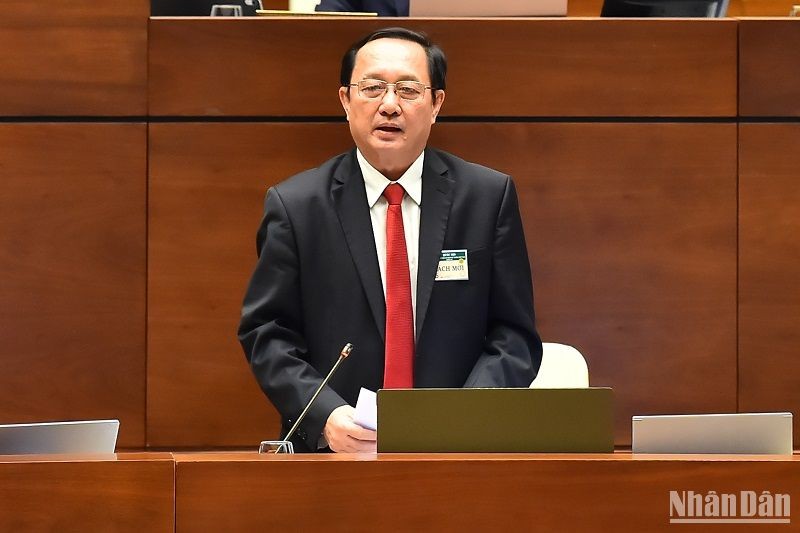 Bộ trưởng Khoa học và Công nghệ Huỳnh Thành Đạt trả lời chất vấn của đại biểu Quốc hội. (Ảnh: THỦY NGUYÊN)