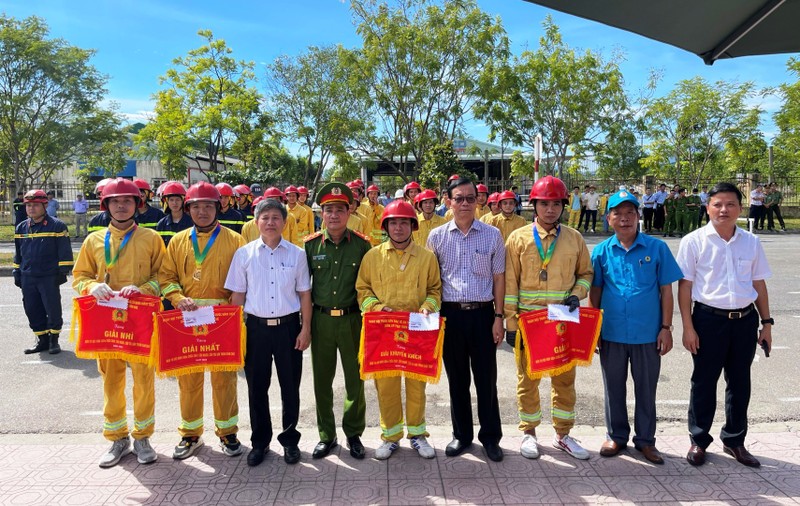 Đông đảo công nhân lao động tại Khu Công nghiệp Phú Bài tham gia “Ngày hội đoàn viên, người lao động năm 2023”.