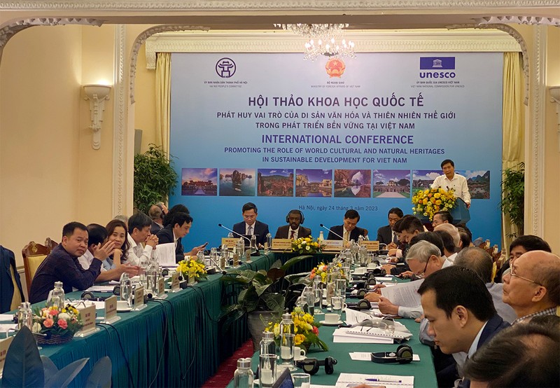 Các đại biểu chia sẻ kinh nghiệm về bảo tồn di sản thế giới tại Việt Nam.