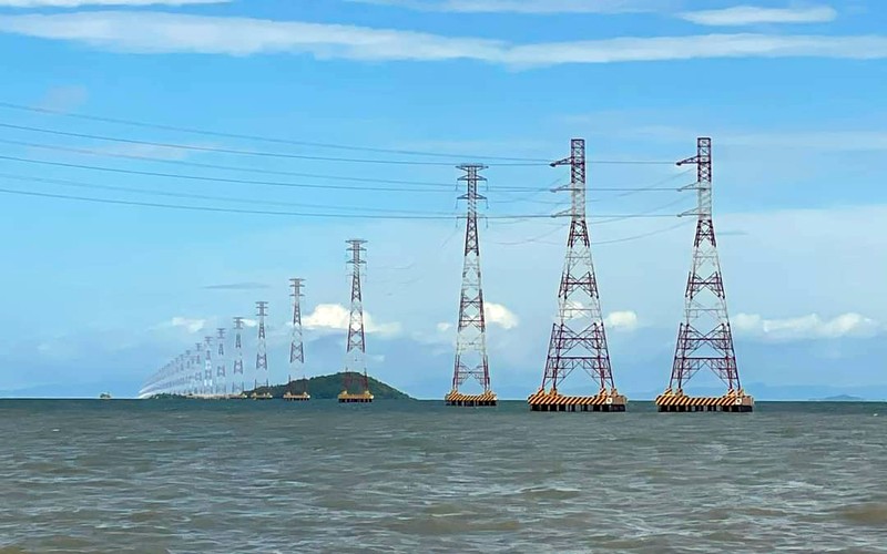 Dự án Ðường dây 220kV Kiên Bình-Phú Quốc vượt biển cấp điện áp 110kV giai đoạn 1 cho thành phố Phú Quốc, tỉnh Kiên Giang. (Ảnh CÔNG TY ÐIỆN LỰC KIÊN GIANG) 