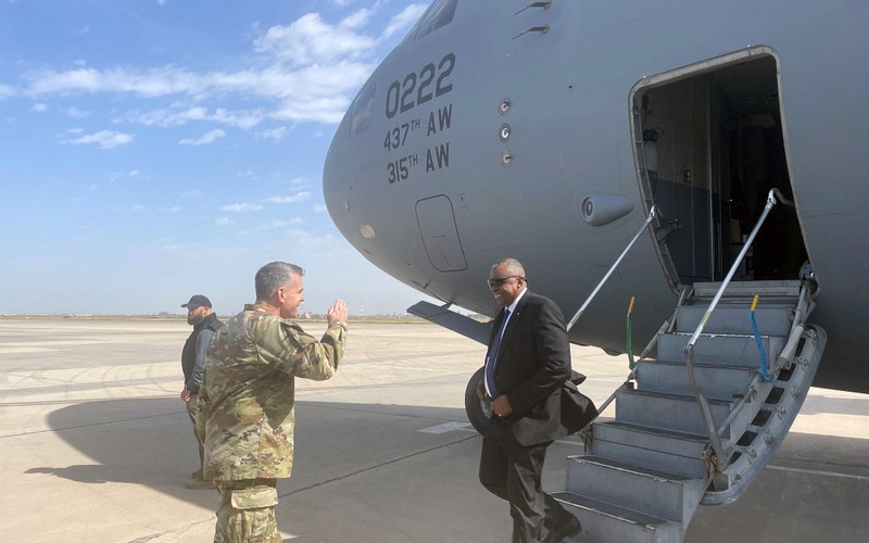 Bộ trưởng Quốc phòng Mỹ trong chuyến thăm Iraq. (Ảnh CNN) 