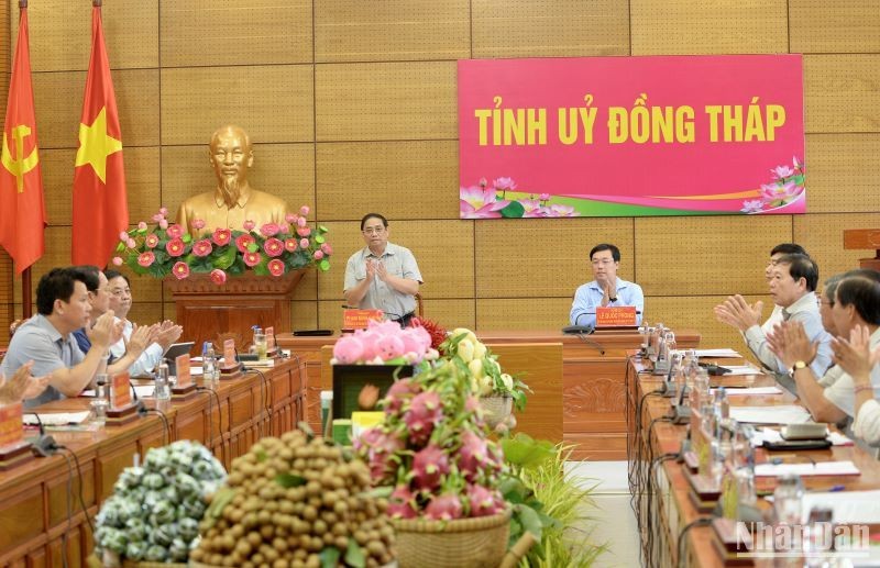 Thủ tướng Phạm Minh Chính chủ trì buổi làm việc với Ban Thường vụ Tỉnh ủy Đồng Tháp.