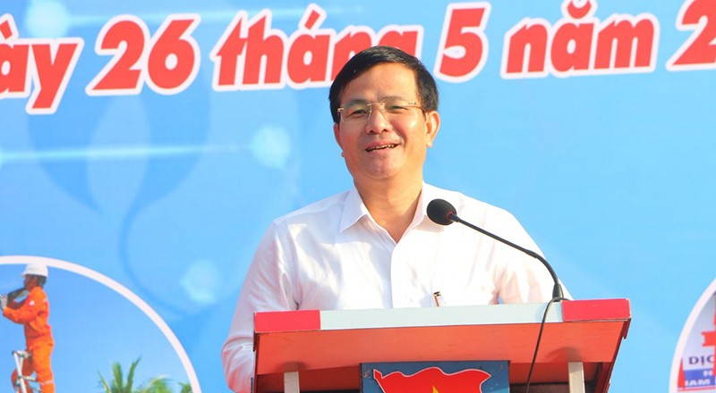 Phó Bí thư Thường trực Tỉnh ủy Hậu Giang Trần Văn Huyến phát biểu tại buổi lễ.