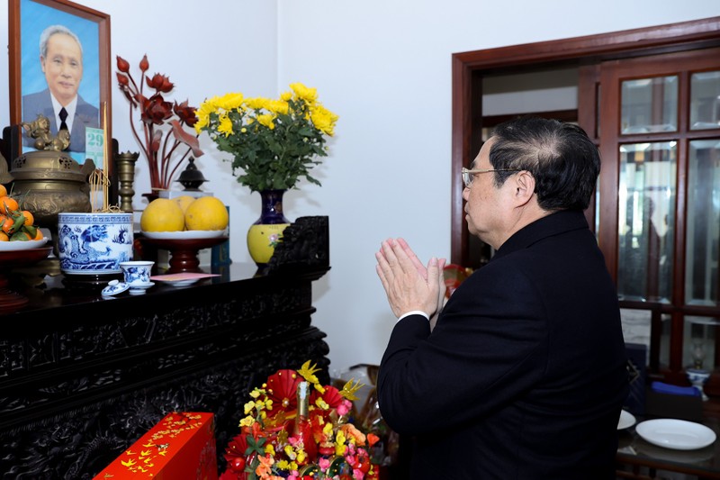 Thủ tướng Phạm Minh Chính dâng hương tưởng niệm cố Thủ tướng Phạm Văn Đồng.