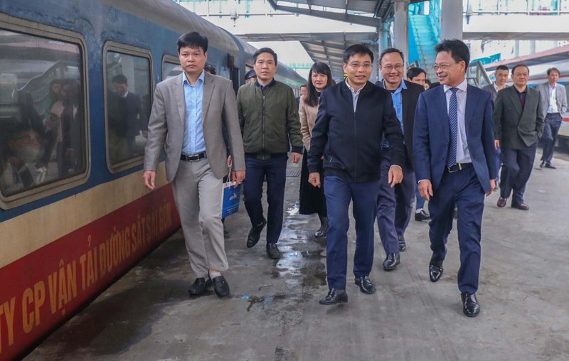 Bộ trưởng Giao thông vận tải Nguyễn Văn Thắng đã trực tiếp kiểm tra, thị sát công tác phục vụ hành khách trong dịp Tết.