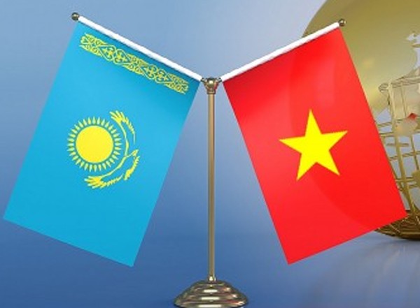 Điện mừng Thủ tướng và Chủ tịch Hạ viện Kazakhstan