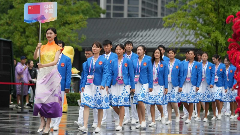 Đoàn thể thao Trung Quốc tham dự lễ khai trương Làng ASIAD Hàng Châu. (Ảnh: Tân Hoa Xã)