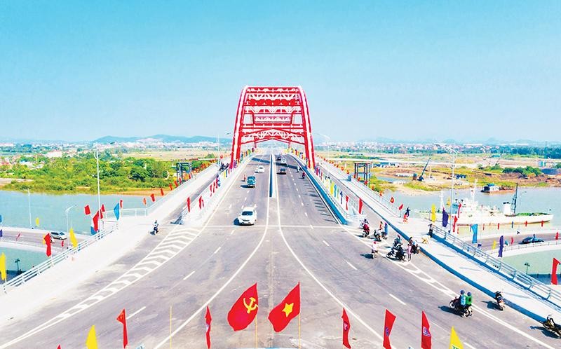 Cầu Hoàng Văn Thụ bắc qua sông Cấm (Hải Phòng).