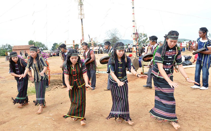 Người Cơ Ho Srê ở Lâm Đồng trong lễ hội mừng lúa mới.