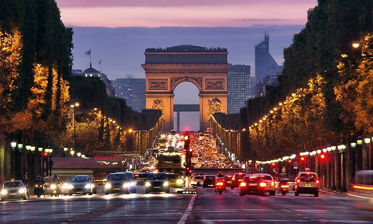 Champs-Élysées, đại lộ nổi tiếng ở trung tâm thủ đô Paris, Pháp.