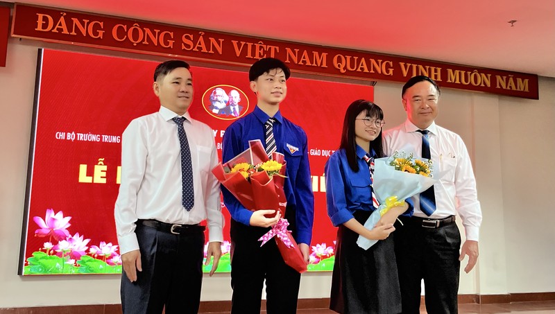 Một buổi lễ kết nạp đảng viên là học sinh trên địa bàn quận Phú Nhuận vào tháng 6/2022.