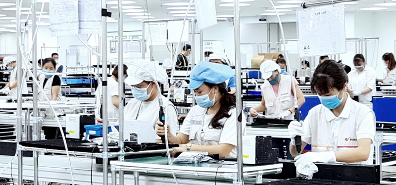 Sản xuất linh kiện điện tử ở Công ty TNHH Bumjin Electronics Vina, Khu công nghiệp Đông Mai, thị xã Quảng Yên, tỉnh Quảng Ninh.