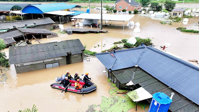 Nhiều nhà ngập trong nước lũ do bão tại Hàn Quốc. (Ảnh: REUTERS/YONHAP)