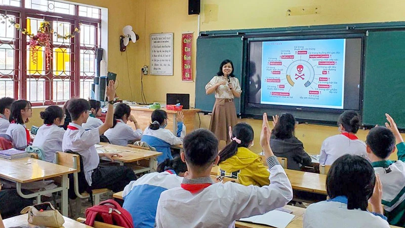 Giờ học ngoại khóa tuyên truyền về phòng chống thuốc lá điện tử tại Trường THCS Trần Nguyên Hãn, tỉnh Bắc Giang. (Ảnh: ĐOÀN HỮU)