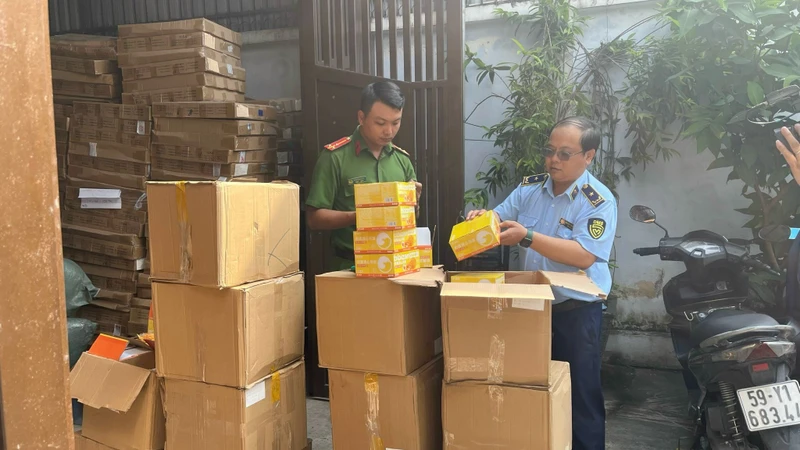 Hơn 3.500 bánh Trung thu không rõ nguồn gốc xuất xứ bị thu giữ.