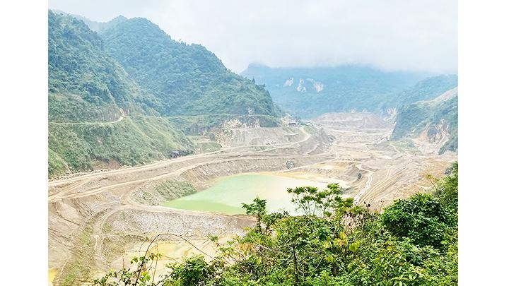 Hồ mỏ thiếc Tĩnh Túc (thị trấn Tĩnh Túc, Nguyên Bình, Cao Bằng), nơi sông Nguyên Bình tập hợp.