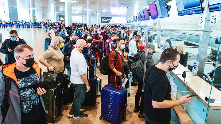 Số lượng hành khách gia tăng giúp ngành hàng không thế giới dần phục hồi. Ảnh: STATIC