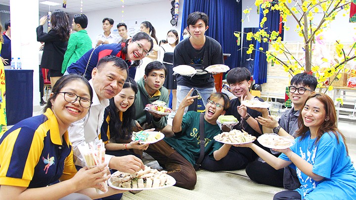 Sinh viên Trường đại học Gia Định tham gia chương trình Vui Tết xa nhà 2023.