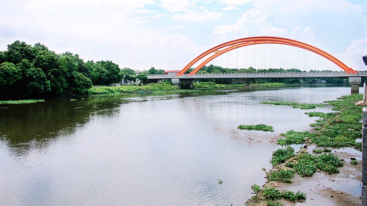 Hoàng hôn trên sông Châu. Ảnh: GIA BẢO
