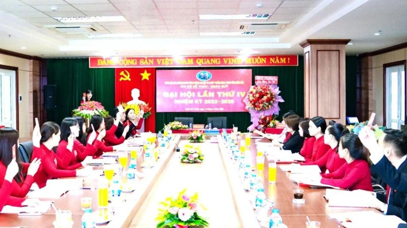 Chi bộ Kế toán-Ngân quỹ, 1 trong 17 chi bộ trực thuộc Đảng bộ Agribank tỉnh Đắk Lắk tổ chức Đại hội lần thứ IV, nhiệm kỳ 2022-2025.
