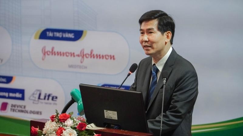 Tiến sĩ, bác sĩ Lâm Việt Trung, Phó Giám đốc Bệnh viện Chợ Rẫy phát biểu tại Hội nghị.