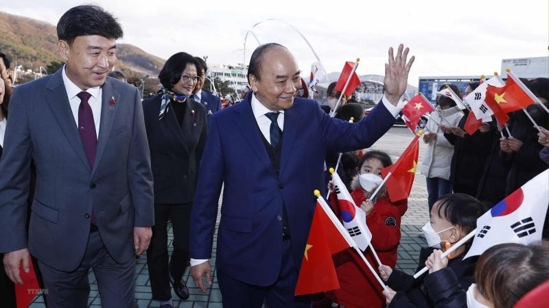 Chủ tịch nước Nguyễn Xuân Phúc tới thăm tỉnh Gyeonggi. (Ảnh: Thống Nhất/TTXVN)
