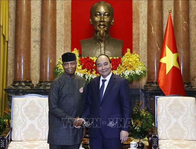 Chủ tịch nước Nguyễn Xuân Phúc tiếp Phó Tổng thống Nigeria. (Ảnh: TTXVN)