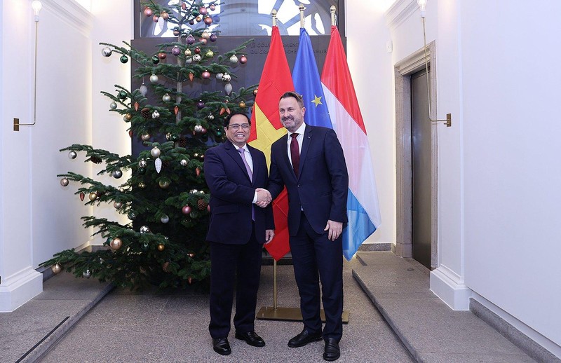 Thủ tướng Phạm Minh Chính cùng Đoàn đại biểu cấp cao Chính phủ Việt Nam đã đến thủ đô Luxembourg, bắt đầu chuyến thăm chính thức Đại Công quốc Luxembourg.