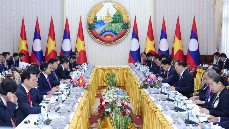 Quang cảnh cuộc hội đàm giữa Thủ tướng Phạm Minh Chính và Thủ tướng Sonexay Siphandone. (Ảnh: Nhật Bắc)