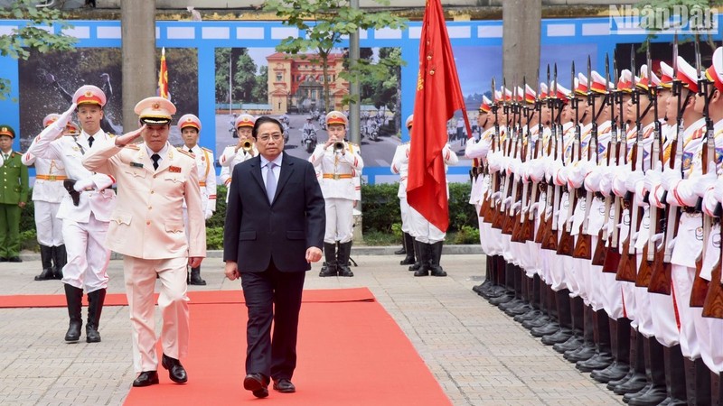 Thủ tướng Phạm Minh Chính đến thăm, chúc Tết cán bộ, chiến sĩ Bộ Tư lệnh Cảnh vệ. (Ảnh: Trần Hải)