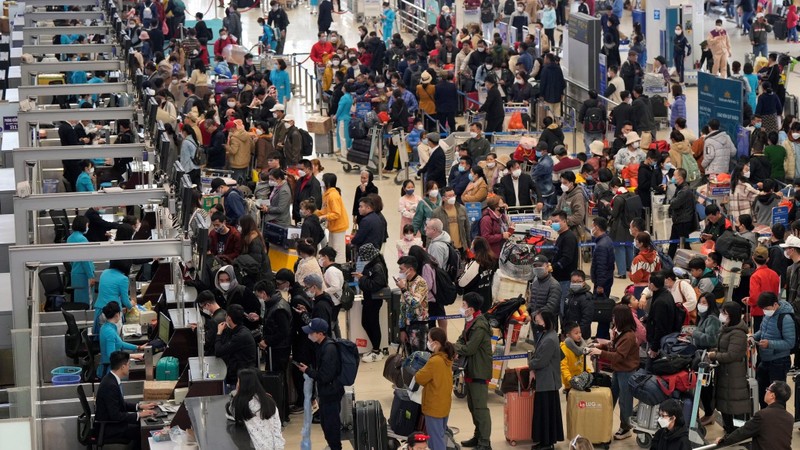Gần 900 nghìn lượt hành khách qua sân bay Nội Bài dịp Tết