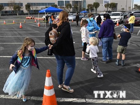 Một điểm xét nghiệm nhanh Covid-19 cho trẻ em tại Long Beach, California, Mỹ, tháng 3/2022. (Ảnh: AFP/TTXVN)