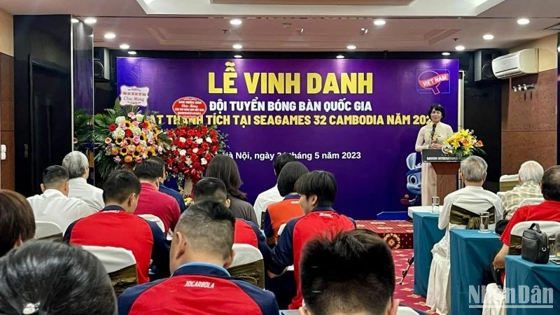 Bà Lê Thị Hoàng Yến, Tổng cục phó Thể dục-Thể thao phát biểu tại buổi lễ. 