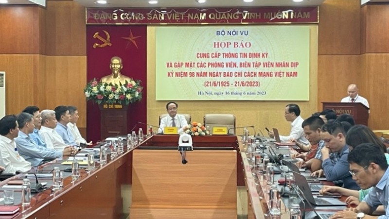 Quang cảnh họp báo.