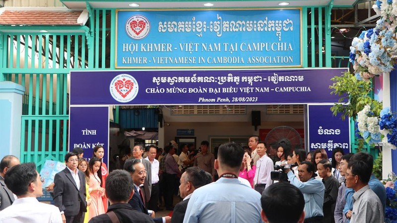 Lễ kỷ niệm được tổ chức tại trụ sở Hội Khmer-Việt Nam ở Thủ đô Phnom Penh.