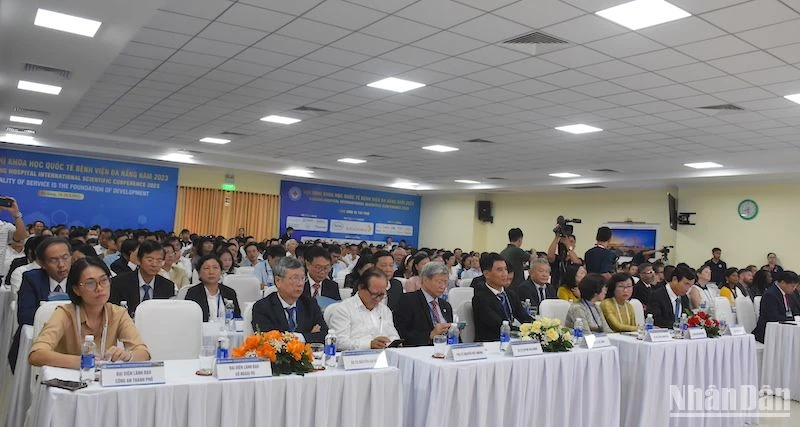 Các đại biểu dự khai mạc Hội nghị Khoa học quốc tế Bệnh viện Đà Nẵng năm 2023. (Ảnh: ANH ĐÀO)