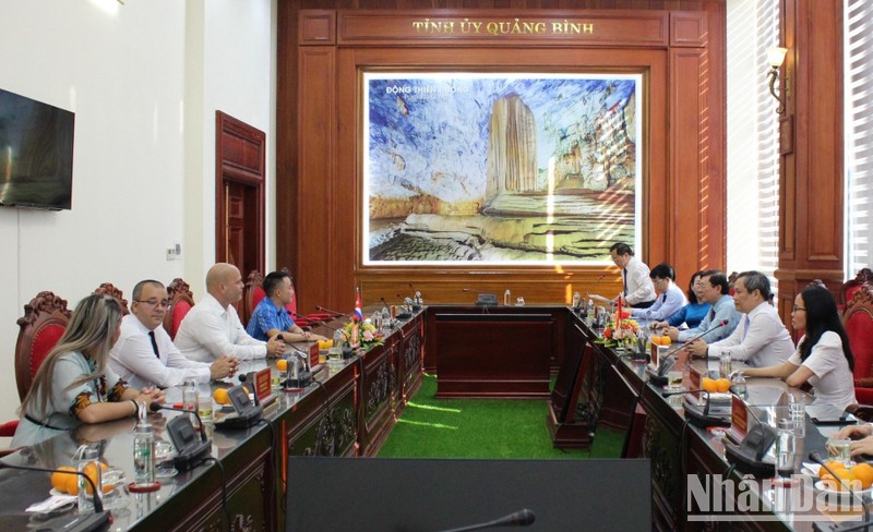 Lãnh đạo tỉnh Quảng Bình tiếp đoàn đại biểu Ủy ban Bảo vệ Cách mạng Cuba