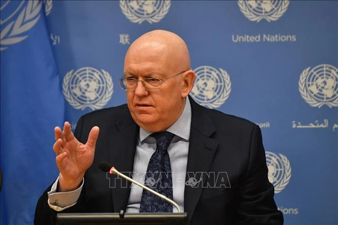 Trưởng phái đoàn thường trực của Nga tại Liên hợp quốc, Đại sứ Vassily Nebenzia, phát biểu tại cuộc họp báo ở New York, Mỹ ngày 28/2/2022. (Ảnh: AFP/TTXVN) 