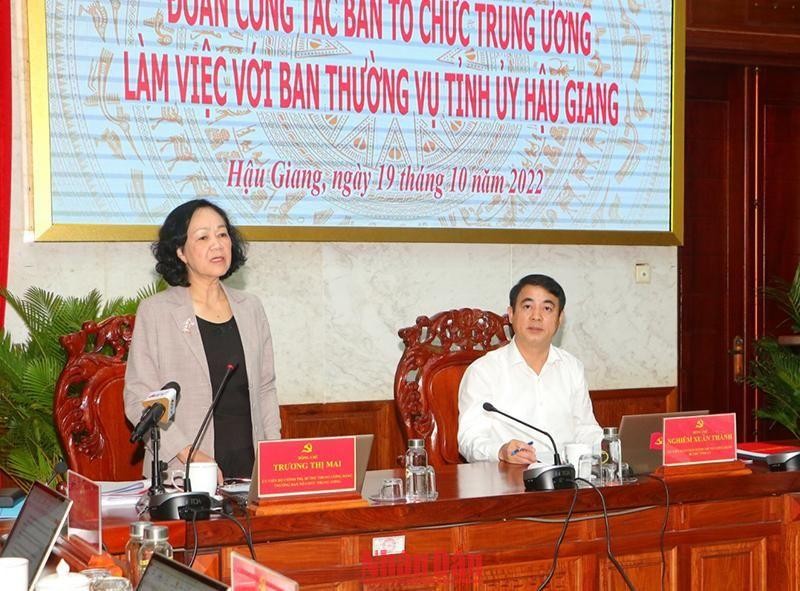 Đồng chí Trương Thị Mai phát biểu tại buổi làm việc.