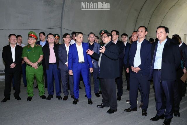 Thủ tướng Phạm Minh Chính kiểm tra, đôn đốc dự án Nha Trang-Cam Lâm thuộc dự án cao tốc bắc-nam phía đông giai đoạn 1.