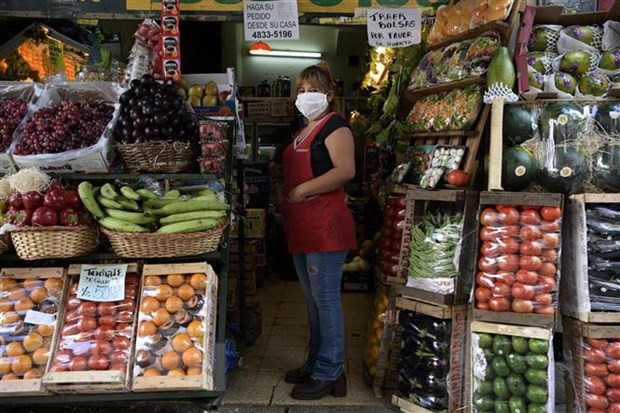 Một cửa hàng bán rau củ ở Buenos Aires, Argentina. (Ảnh: AFP/TTXVN)