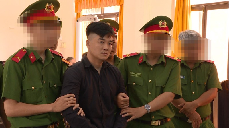 Bị cáo Nguyễn Hoàng Tính nghe Tòa tuyên án.